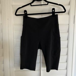 Lululemon Fast And Free high rise bike shorts 8” with pockets, size 6, black